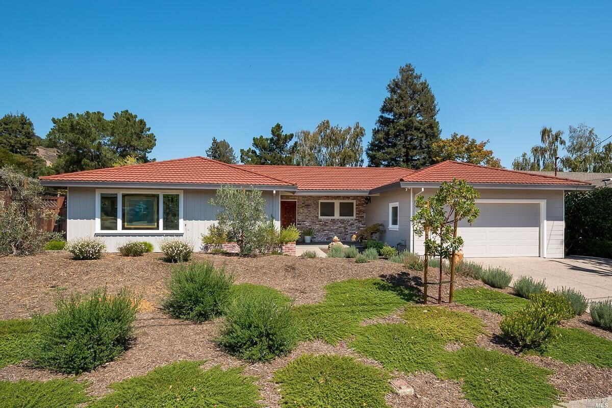 Property Photo:  52 Locksly Lane  CA 94901 