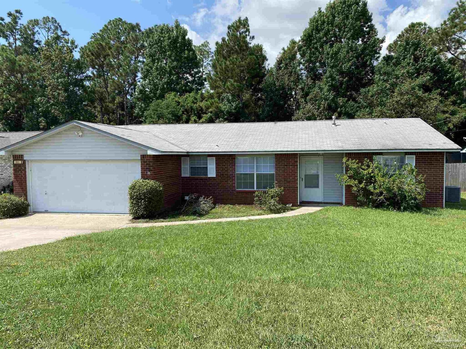 Property Photo: 153 Yucatan Dr FL 32506