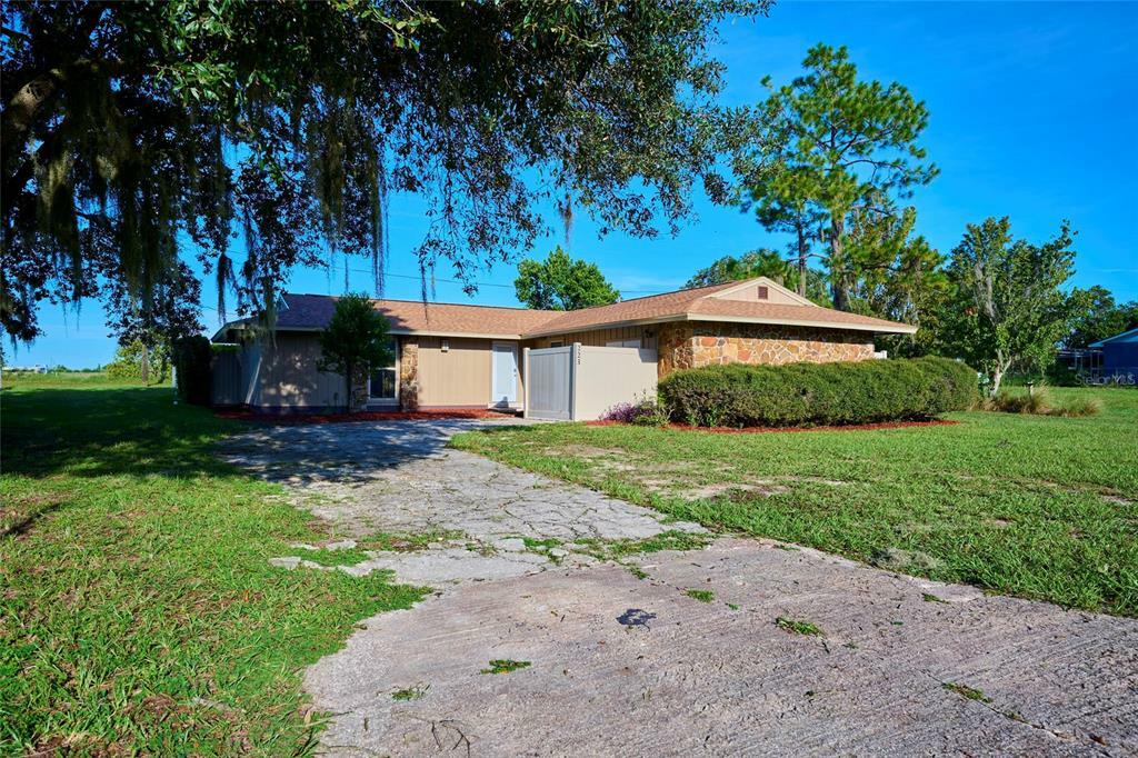Property Photo: 223 Babson Drive FL 33827