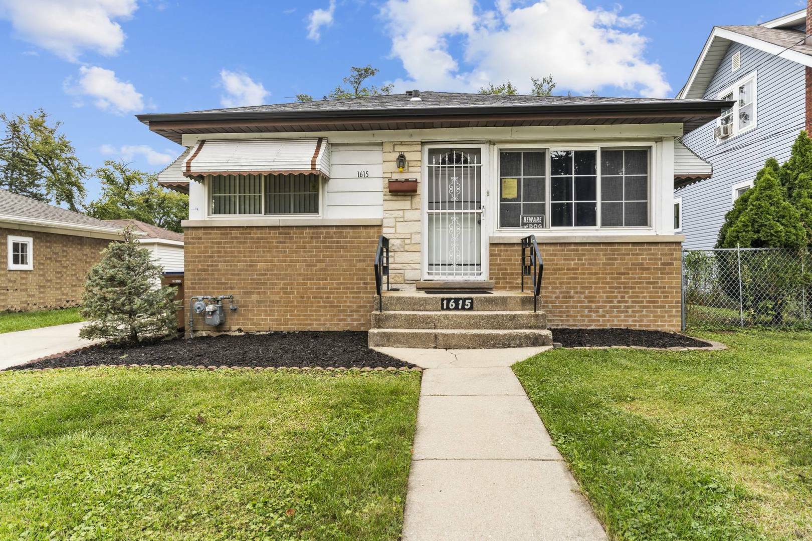 Property Photo: 1615 N Taft Avenue IL 60163