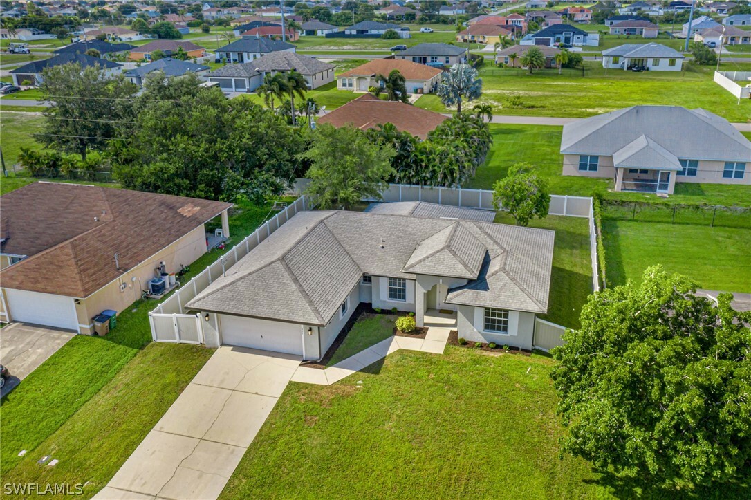 Property Photo: 425 NW 7th Street FL 33993