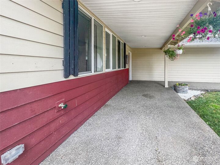 Property Photo: 911 SW Front Street WA 98596