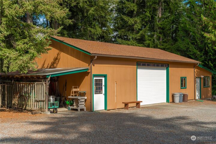 Property Photo:  30517 40th Avenue E  WA 98338 