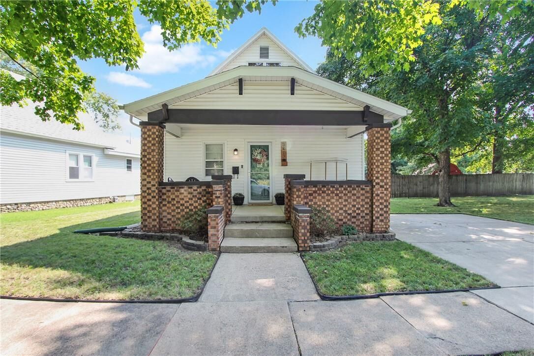 Property Photo:  3213 Broadway Avenue  IL 61938 