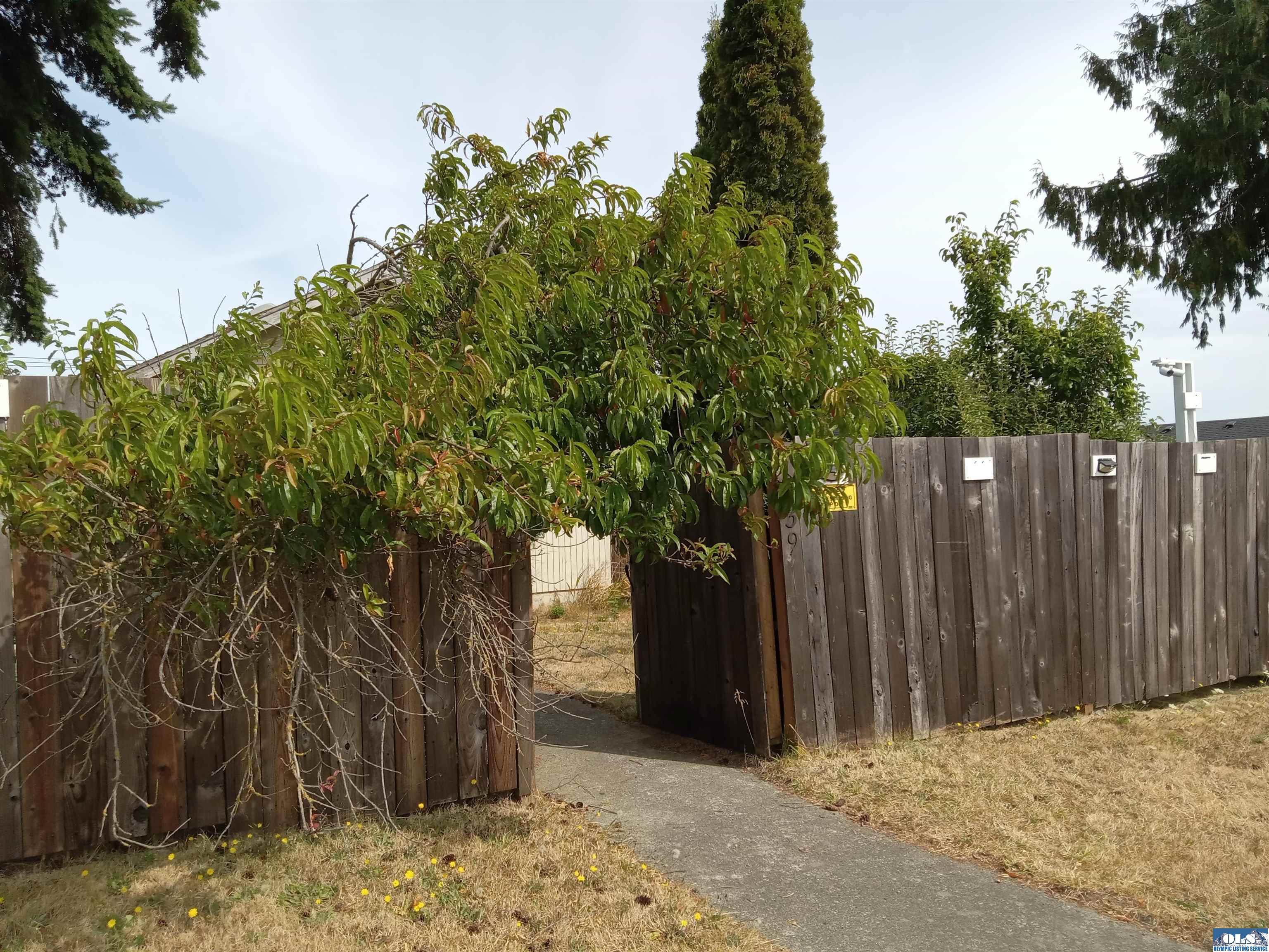 Property Photo: 1039 W 13th WA 98363