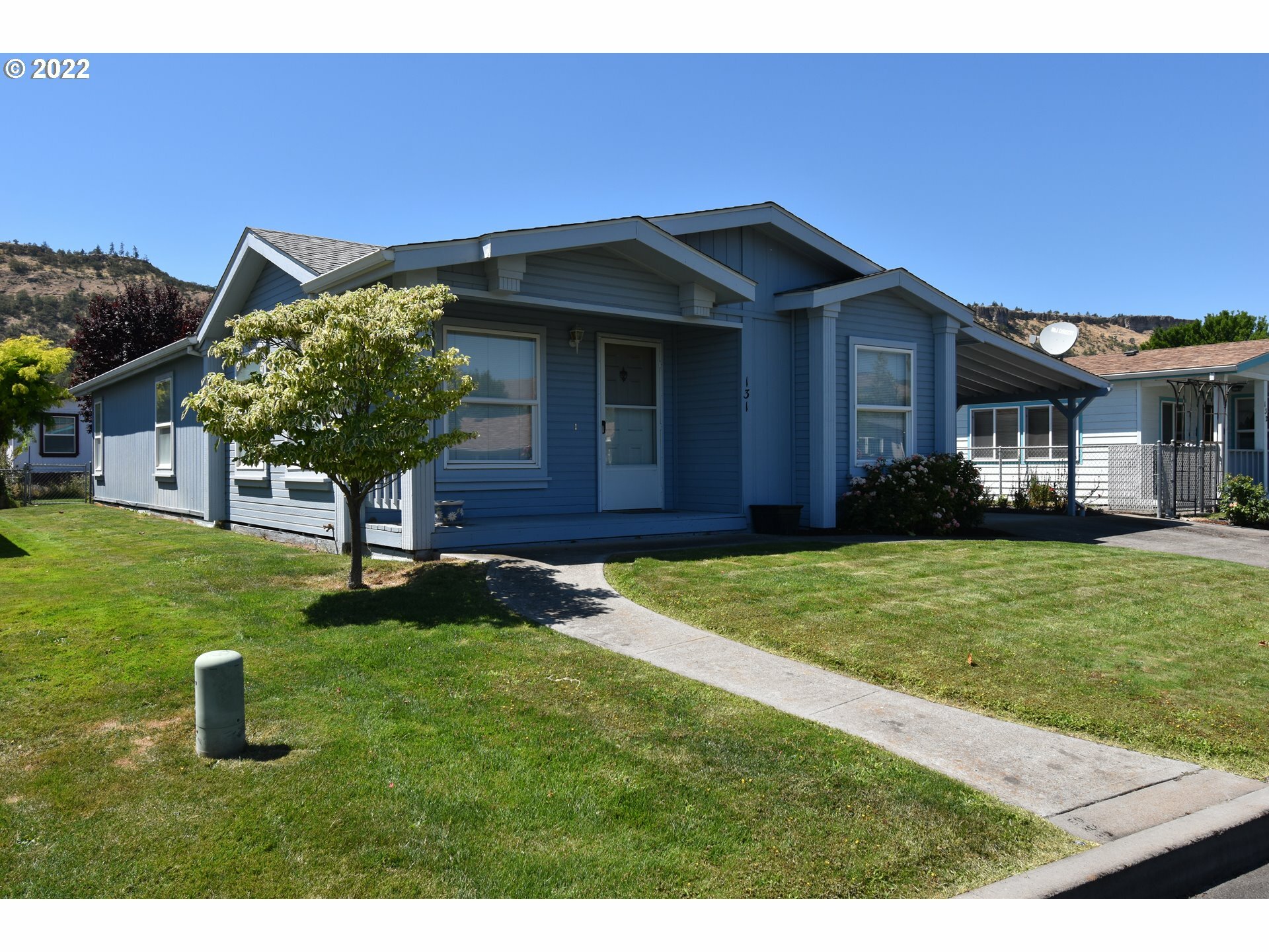 Property Photo: 950 Pomona St 131 OR 97058