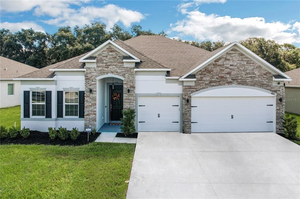 Property Photo: 1825 Forest Glen Drive FL 34731