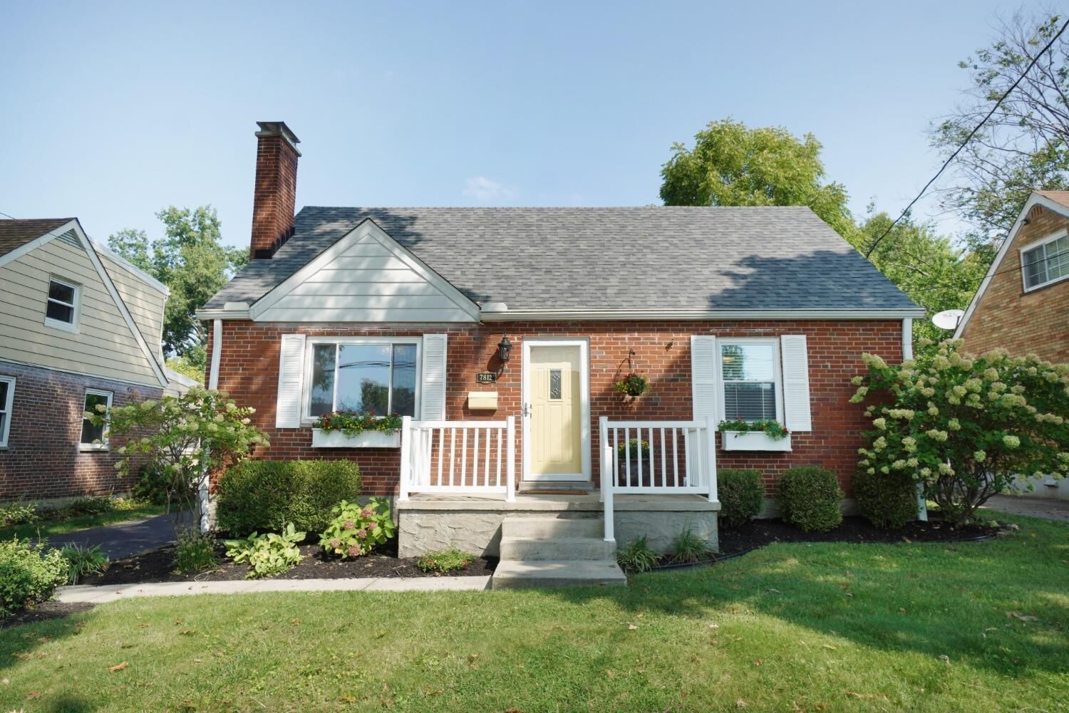 Property Photo: 7812 Locust Ln OH 45243