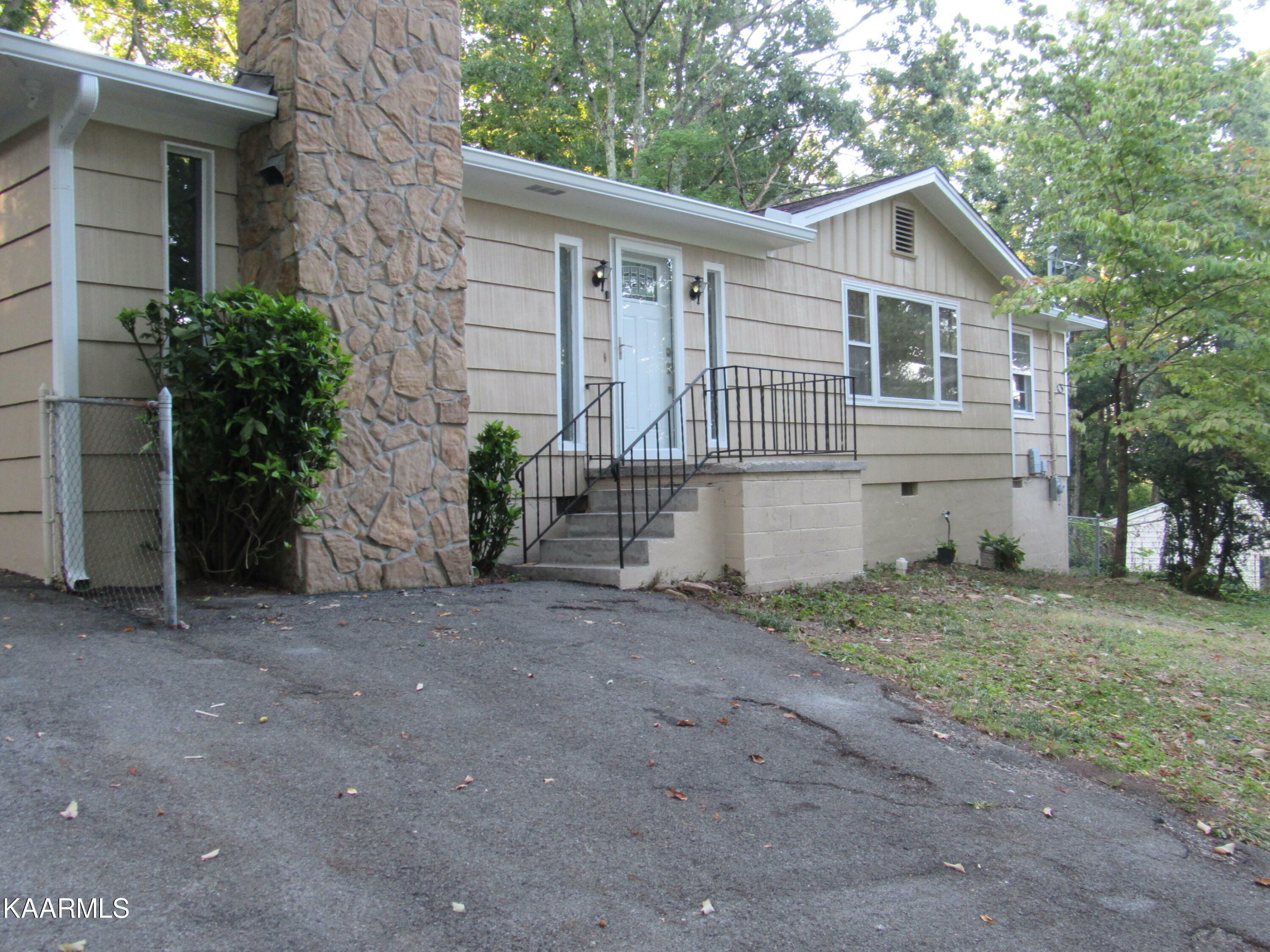 Property Photo:  1208 Woodberry Drive  TN 37912 