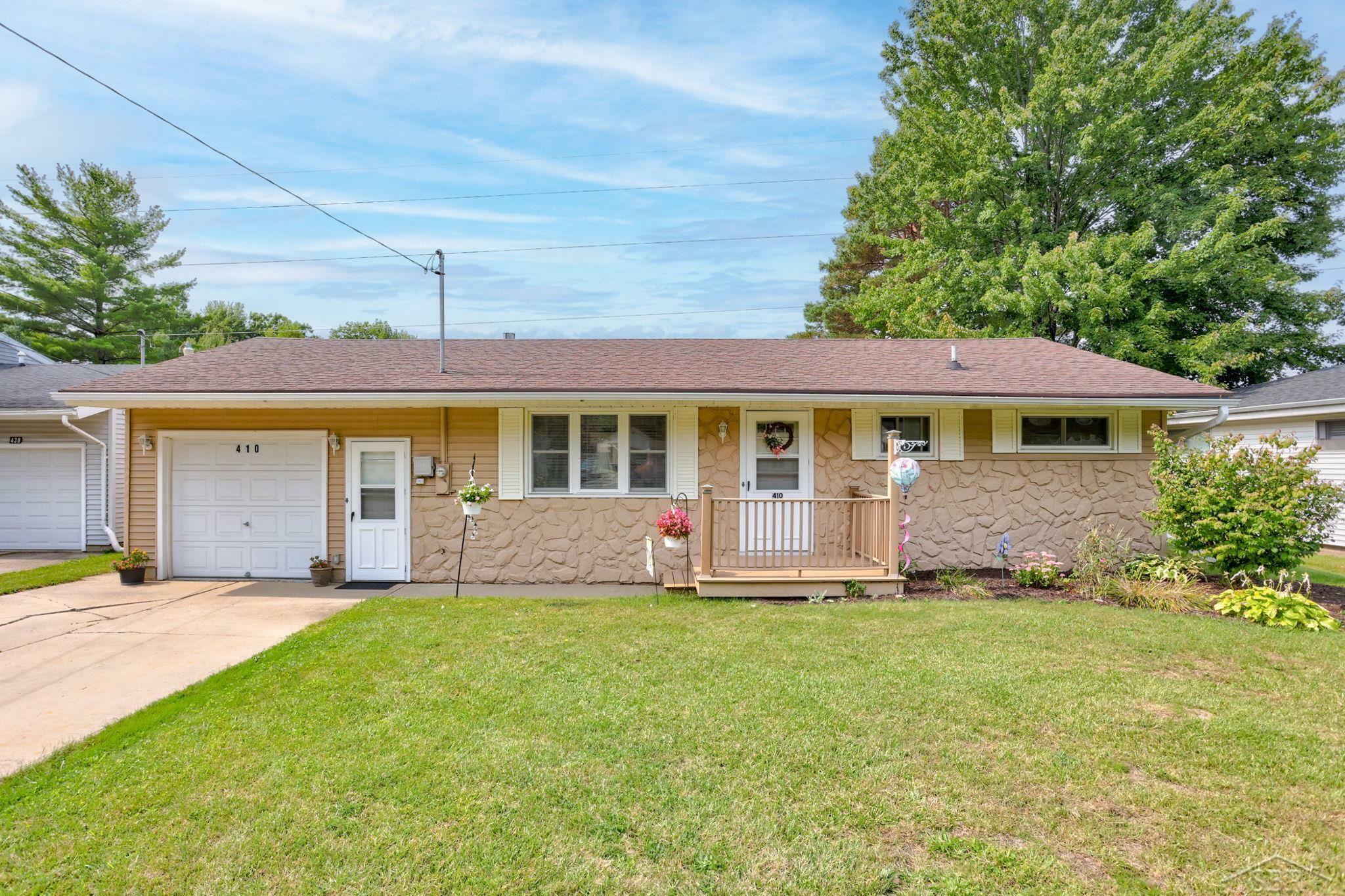 Property Photo:  410 Victor Dr  MI 48609 