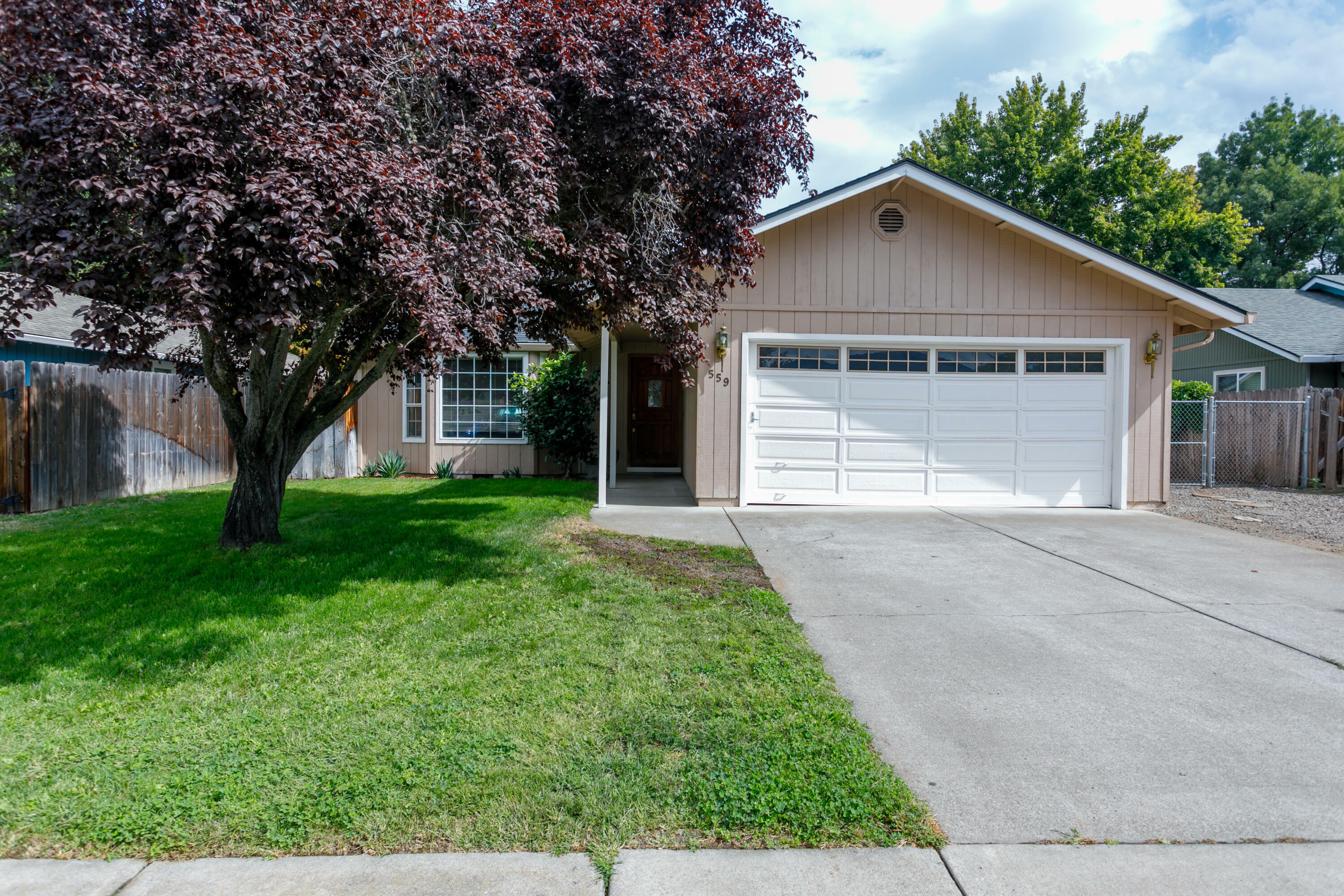 Property Photo:  559 Snowy Butte Lane  OR 97502 