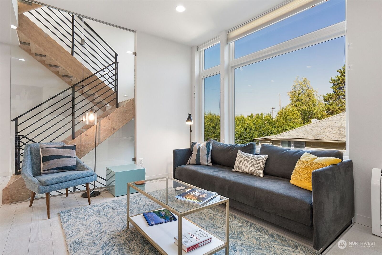 Property Photo:  710 14th Avenue B  WA 98122 