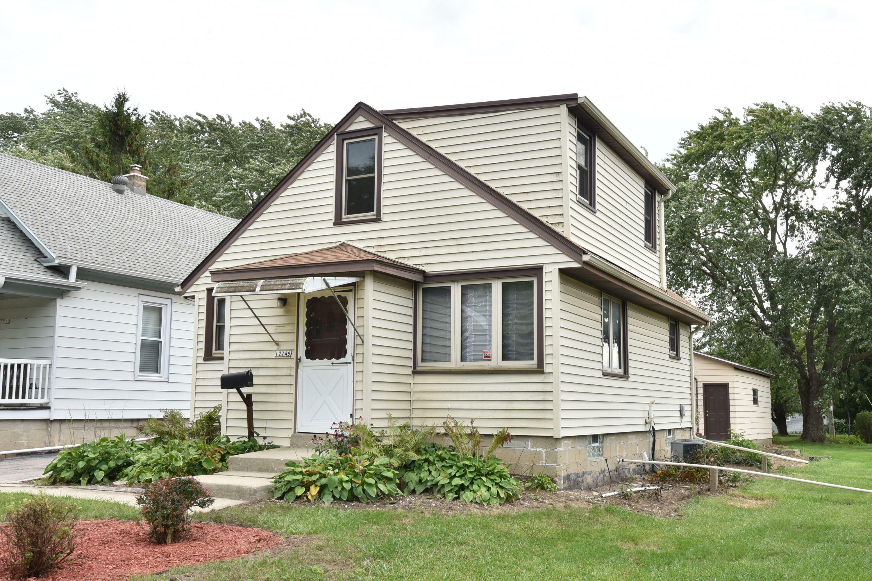 Property Photo:  12749 W Courtland Ave  WI 53007 