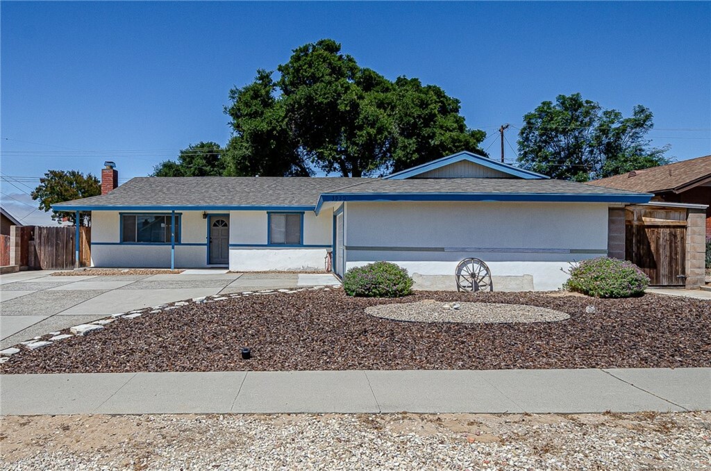 Property Photo: 3950 Agena Way CA 93436