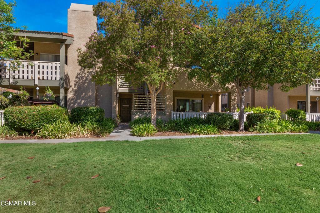 Property Photo:  427 Arbor Lane Court 207  CA 91360 