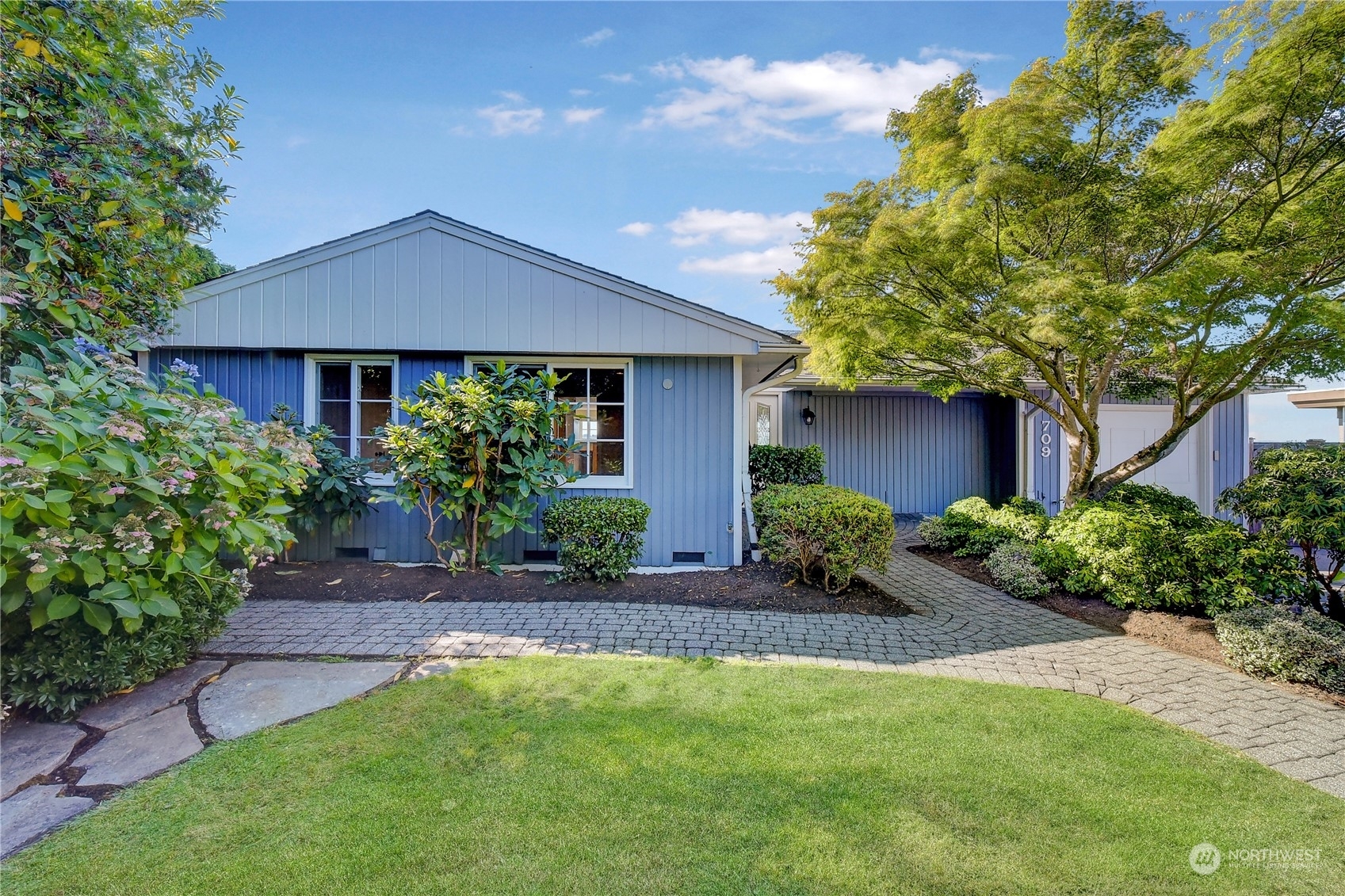 Property Photo: 709 2nd Street S WA 98033