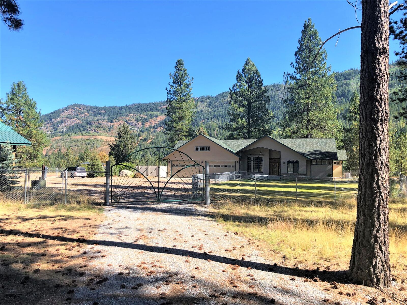 Property Photo: 4765-Q,P,G Mitchell Rd WA 99157