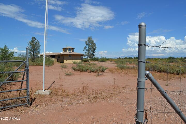 Property Photo: 3450 W El Sol Drive AZ 85607