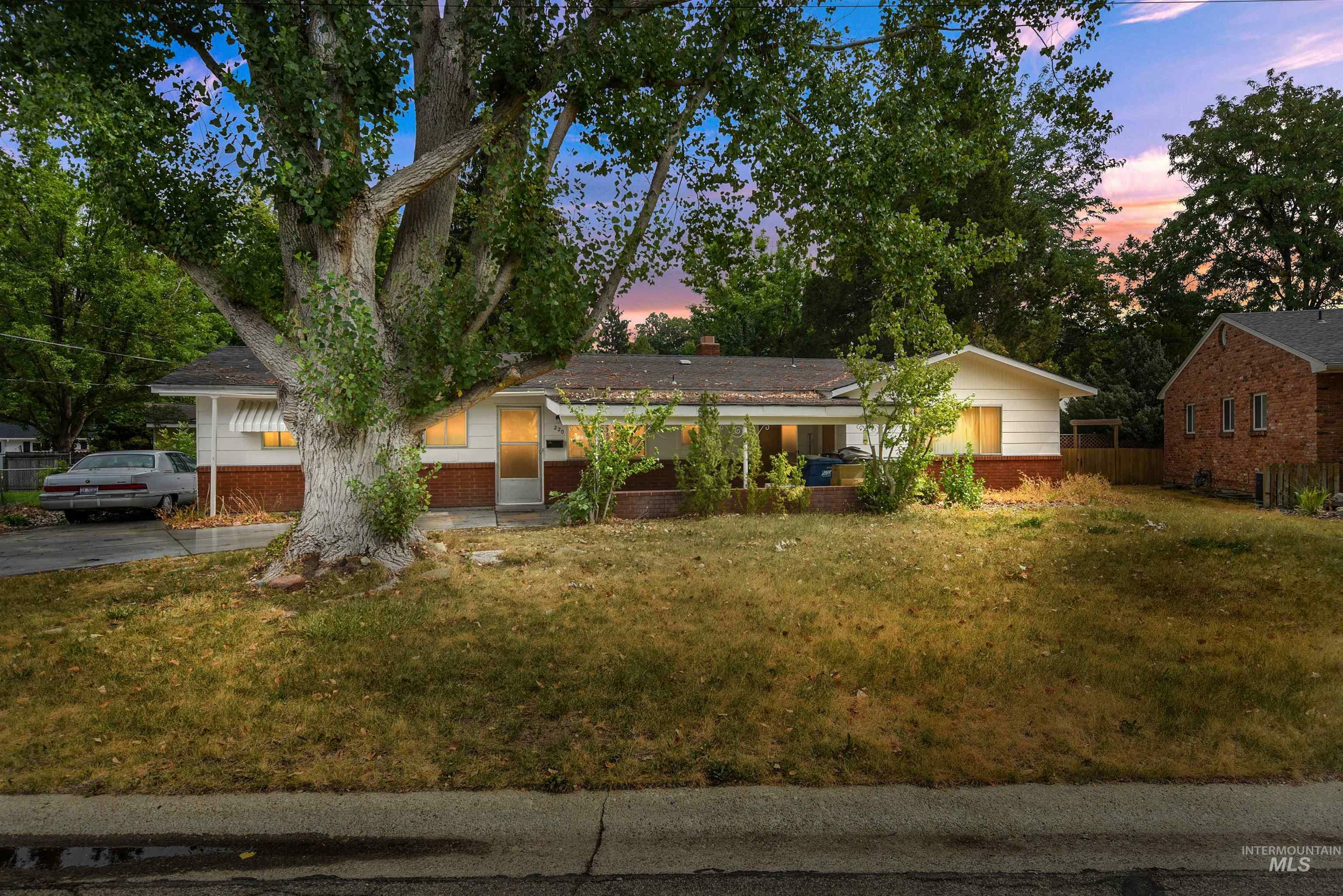 Property Photo:  220 N Owyhee Street  ID 83706 