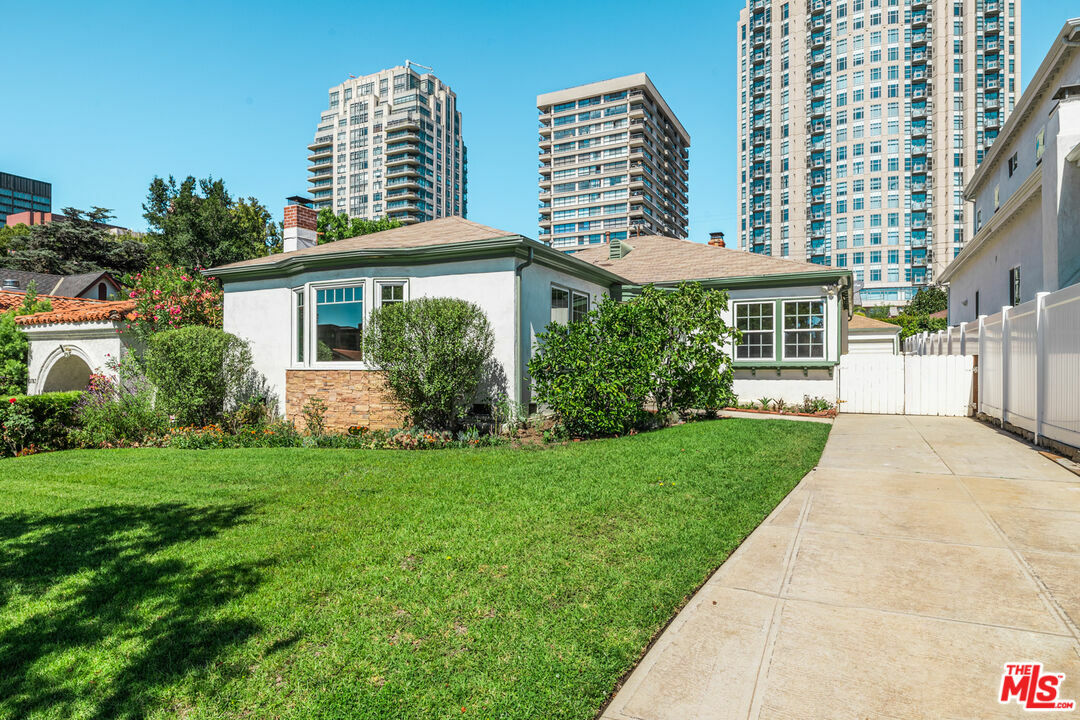 10777   Wellworth Ave  Los Angeles CA 90024 photo