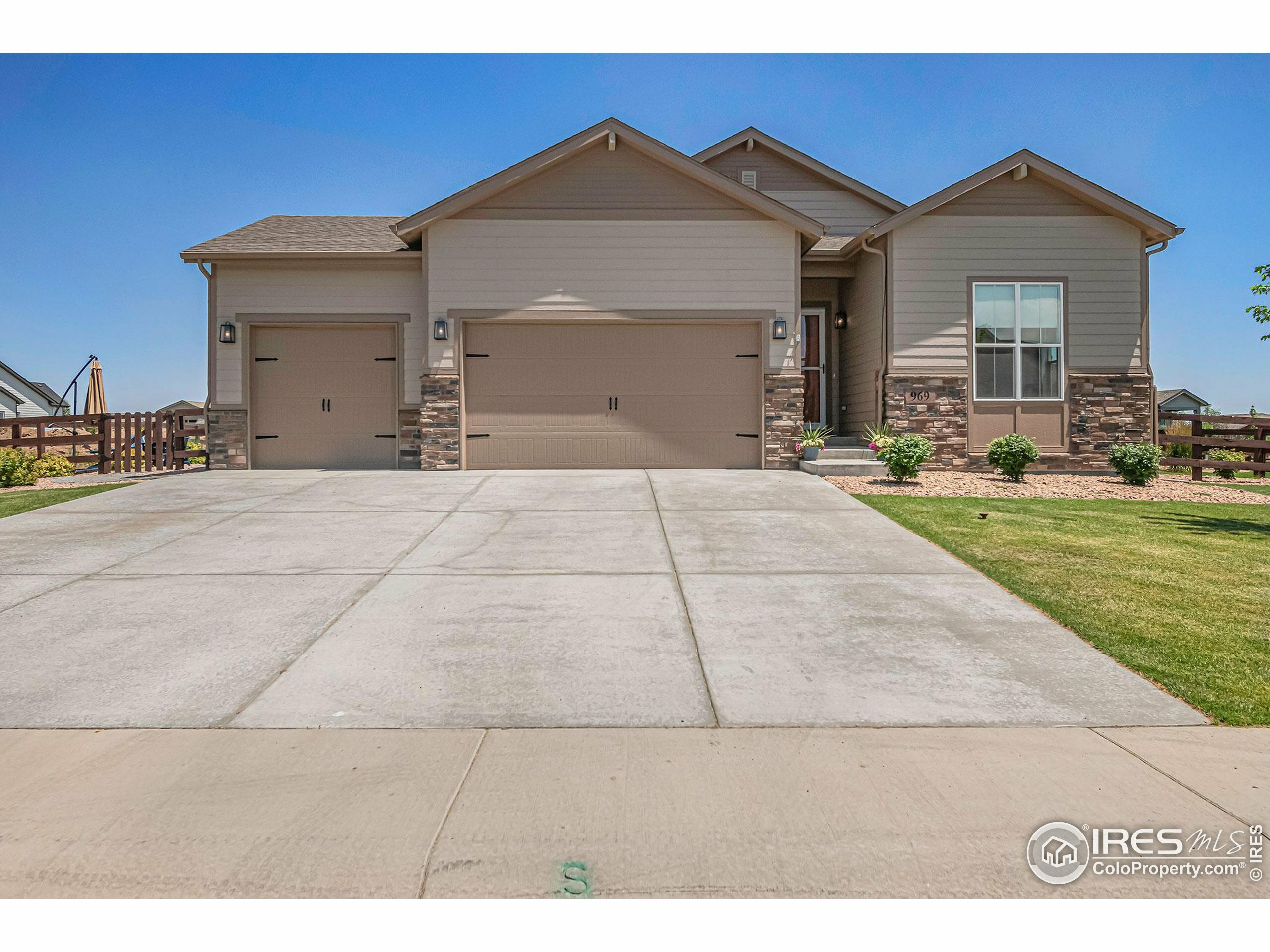 Property Photo:  969 Hitch Horse Dr  CO 80550 