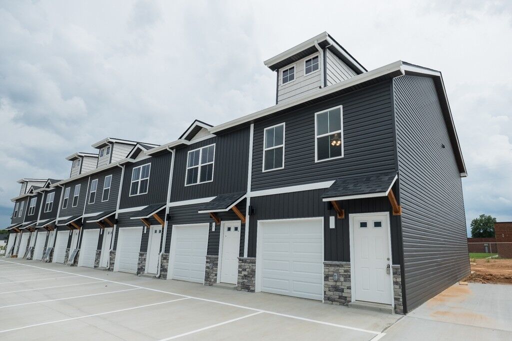 Property Photo: 216 Drayton Drive (B) B TN 37042