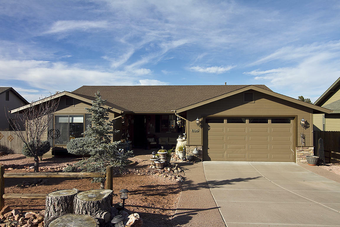 Property Photo:  806 W Oso Dorado Circle  AZ 85541 