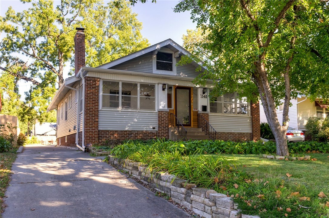 Property Photo:  1141 Polk Boulevard  IA 50311 