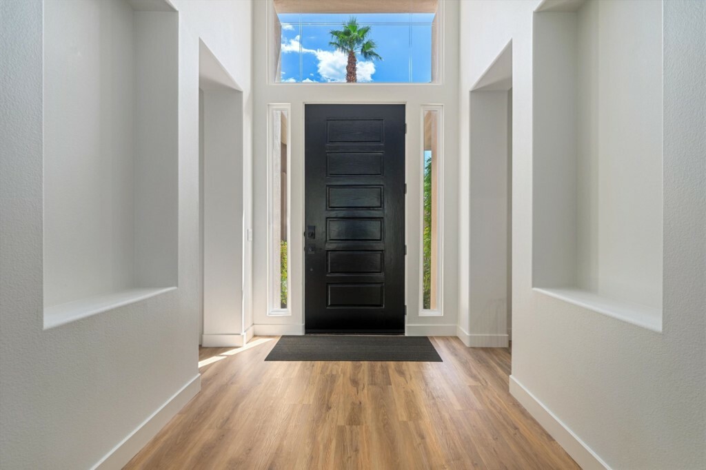 Property Photo: 100 White Horse Trail CA 92211