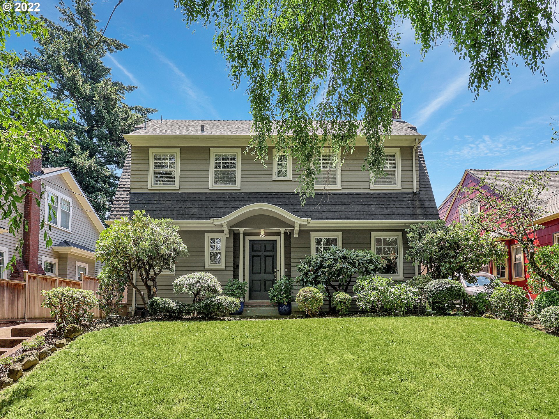 Property Photo: 950 NE Hazelfern Pl OR 97232
