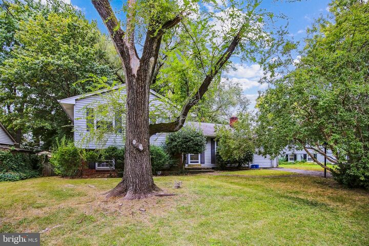 7708 Hayfield Road  Alexandria VA 22315 photo