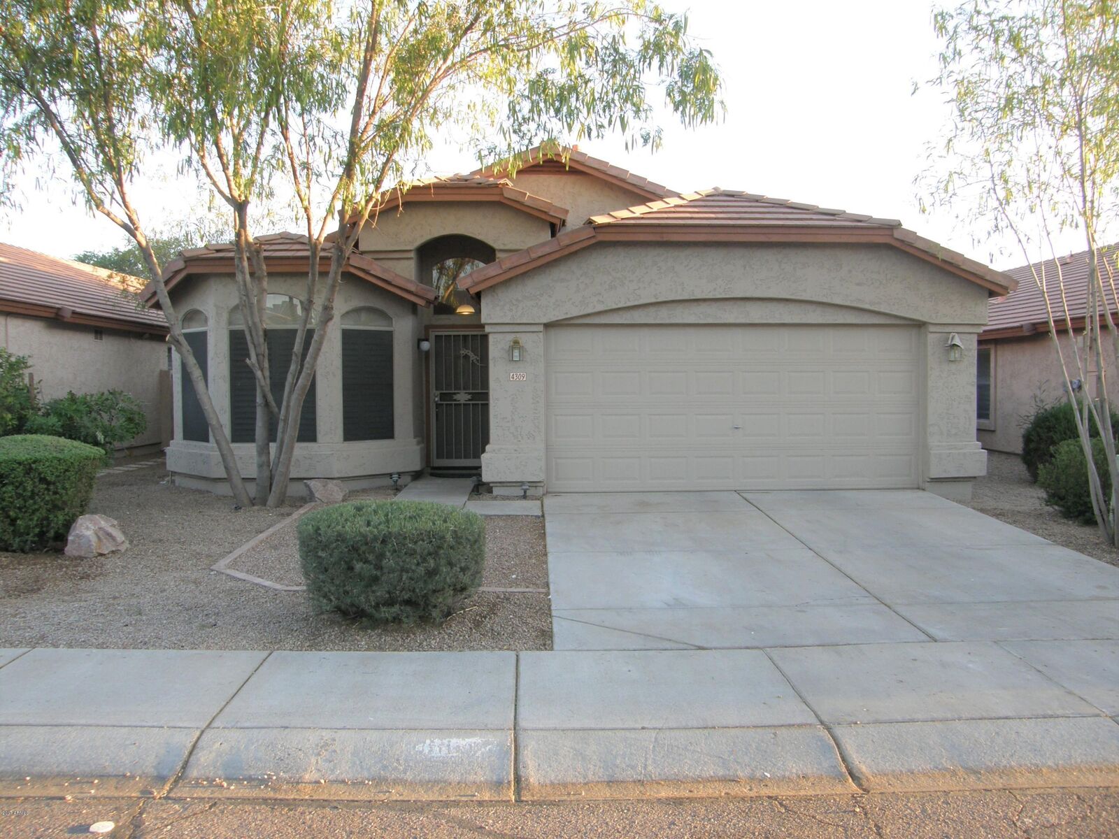 Property Photo: 4309 E Abraham Lane AZ 85050