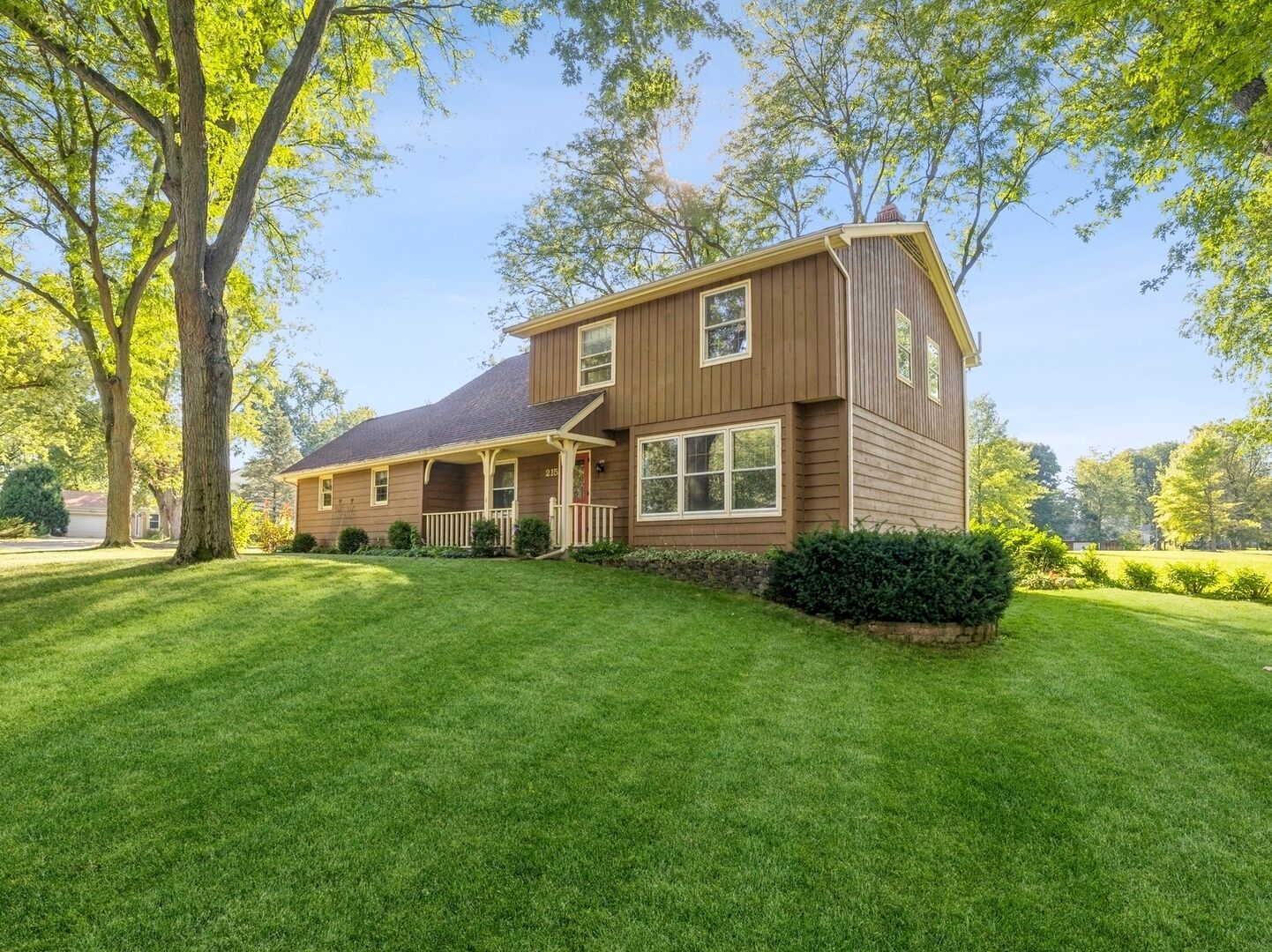 Property Photo:  215 Howard Avenue  IL 60118