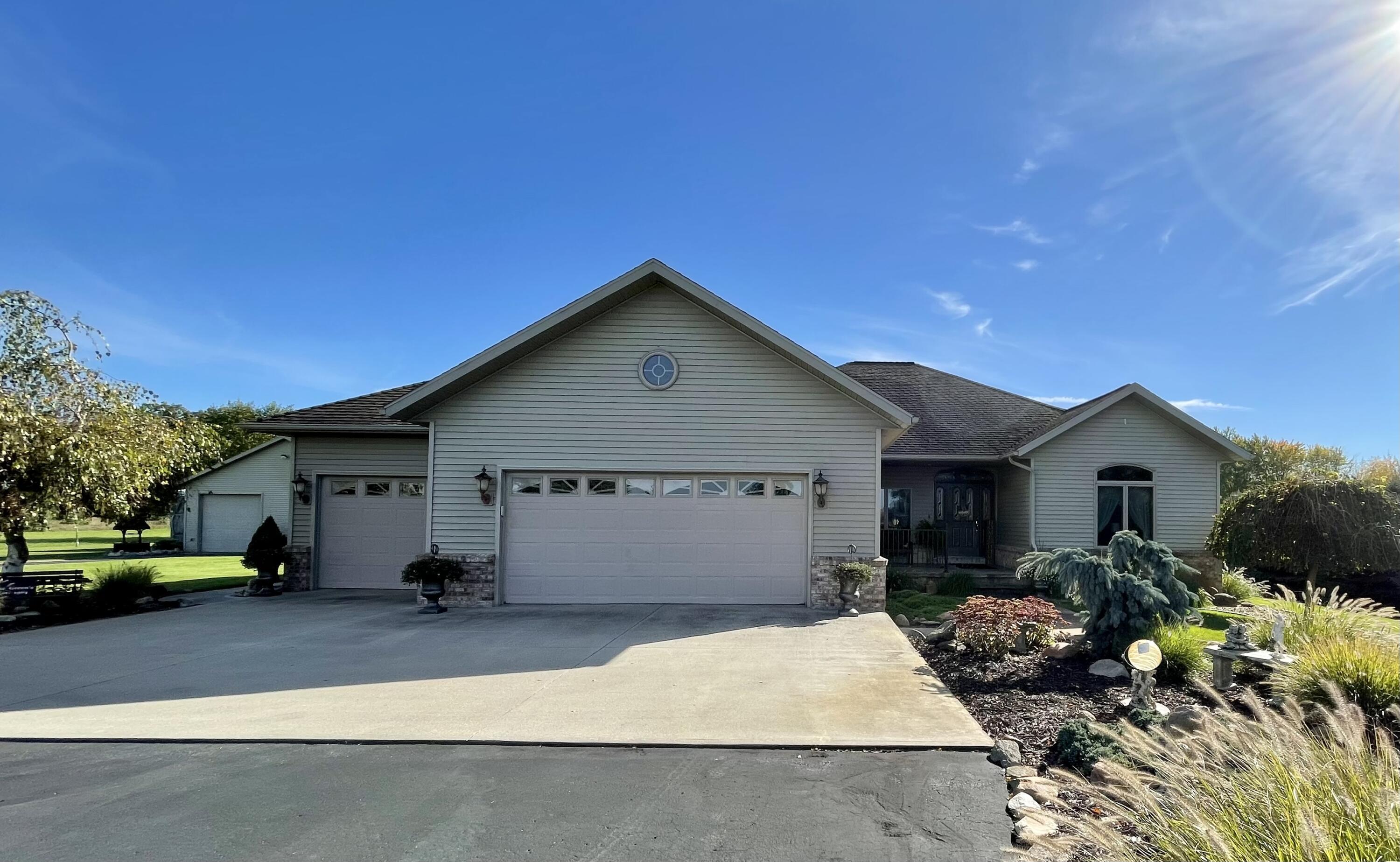 Property Photo:  1196 N County Line Road  MI 49310 
