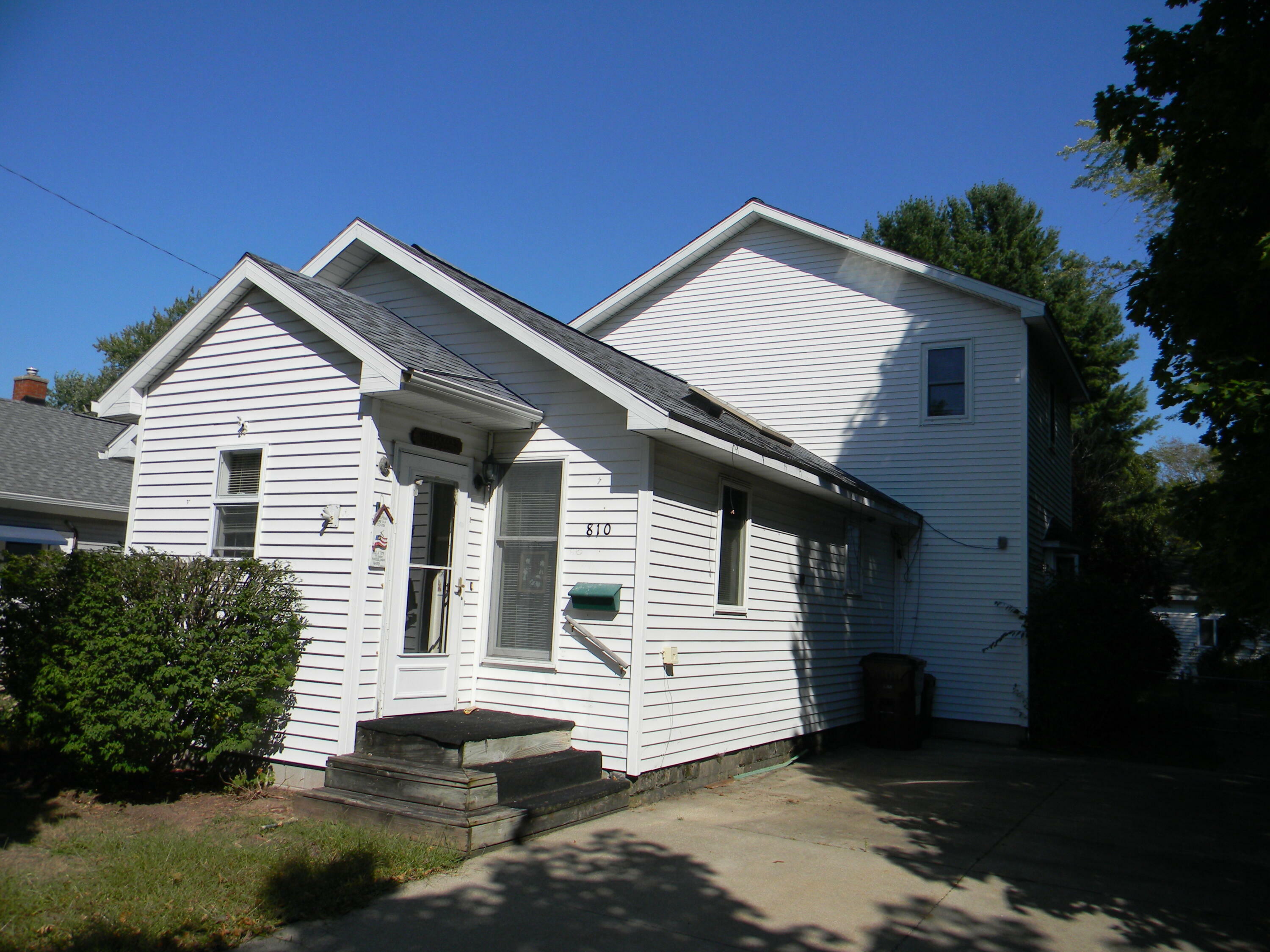 Property Photo:  810 N Rath Avenue  MI 49431 