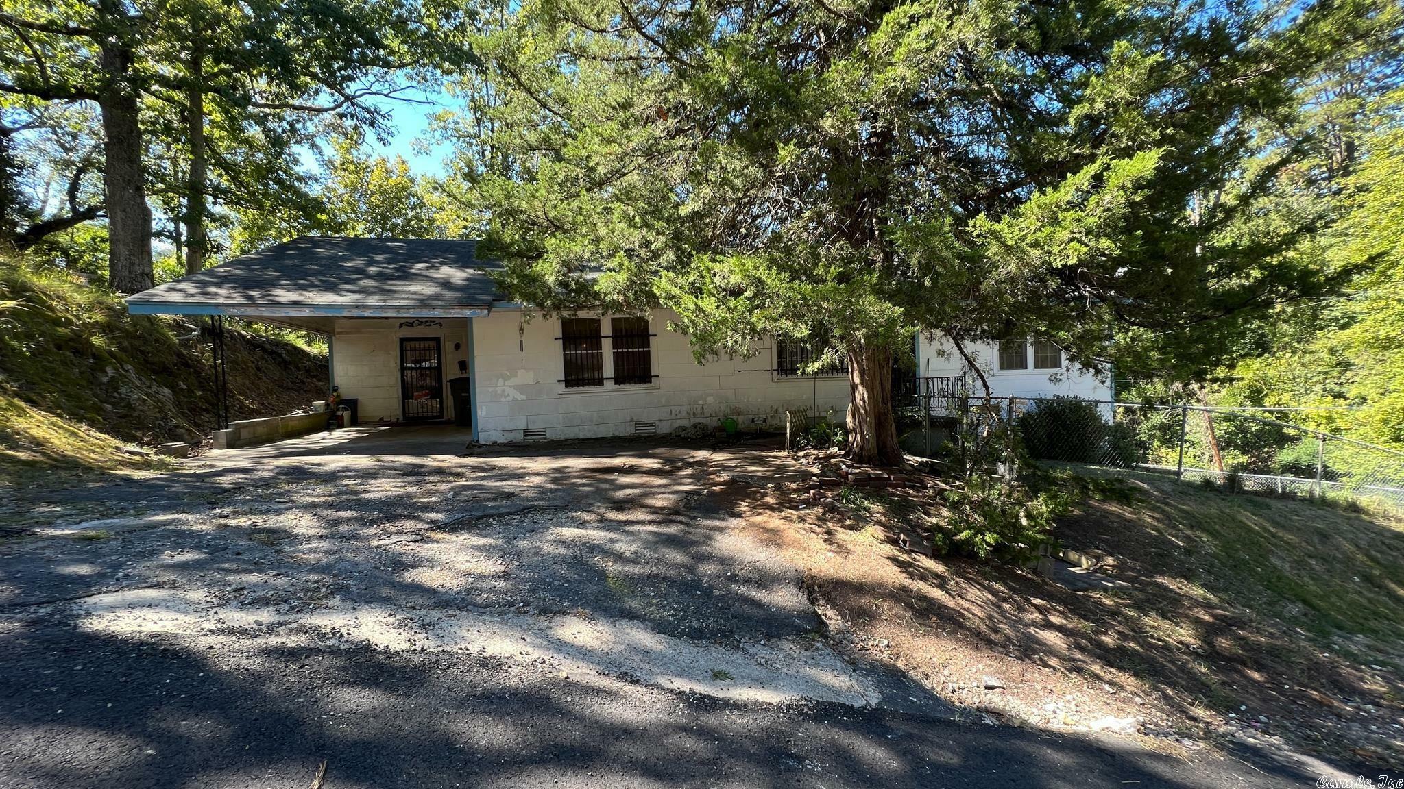 Property Photo:  100 Florence Street  AR 71901 