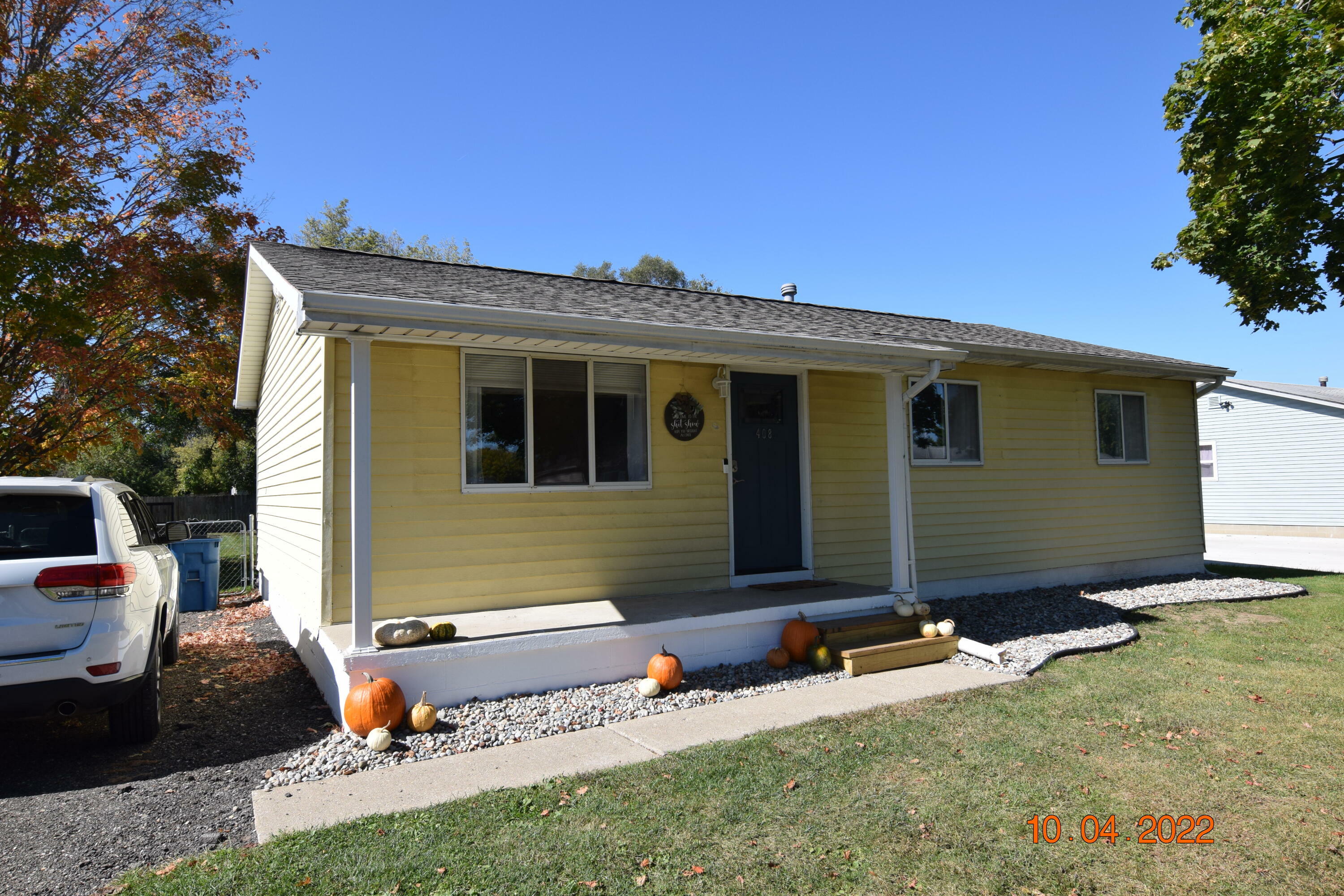 Property Photo:  408 Richard Street  MI 49082 