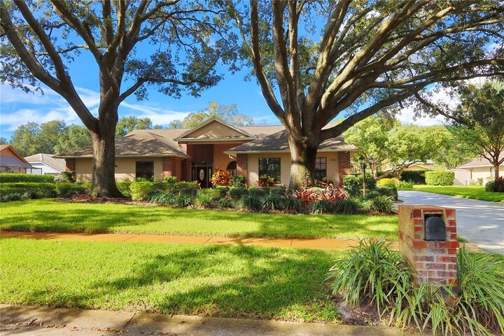 Property Photo:  1440 Hounds Hollow Court  FL 33549 