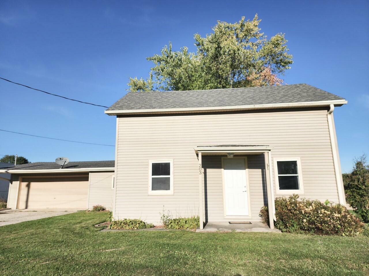 Property Photo:  203 Lake St  WI 53011 