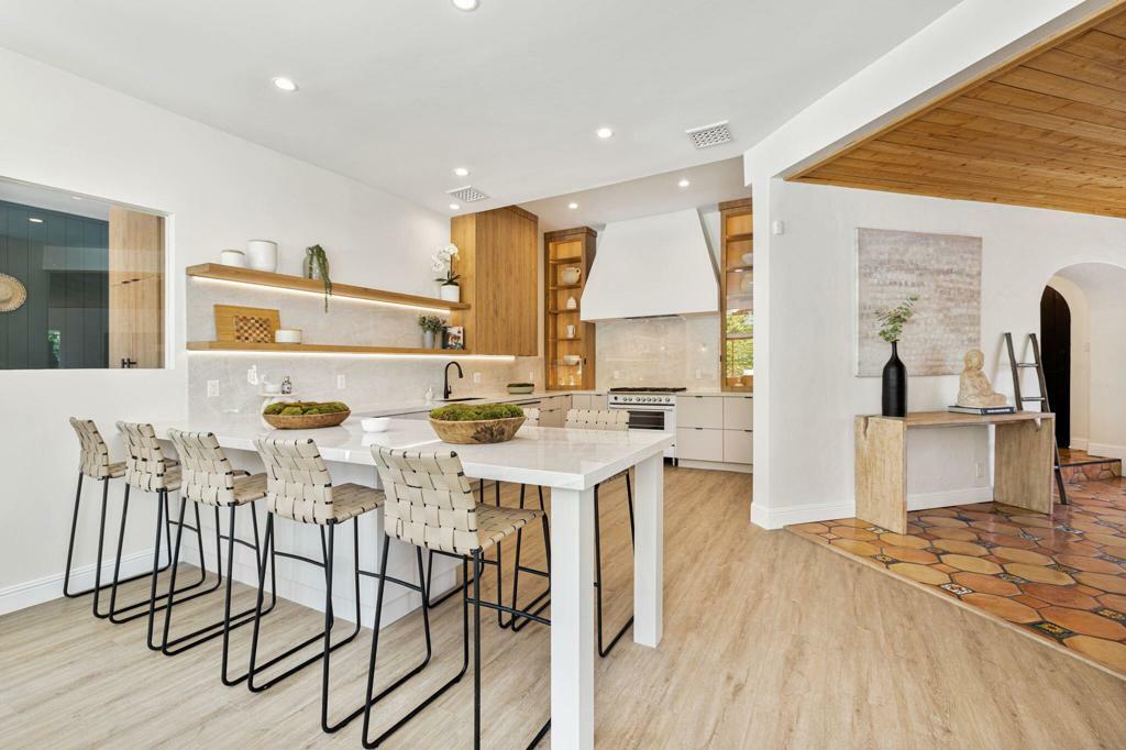 Property Photo: 511 N Via Miraleste CA 92262