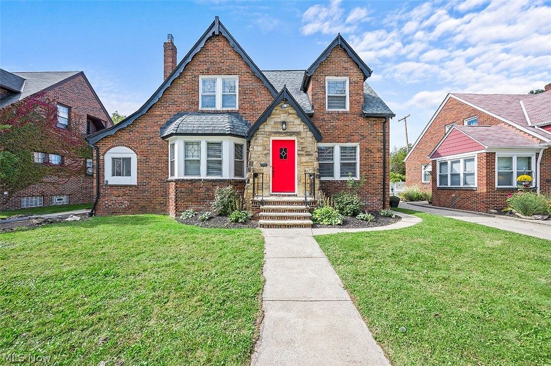 Property Photo:  870 Medford  OH 44121 