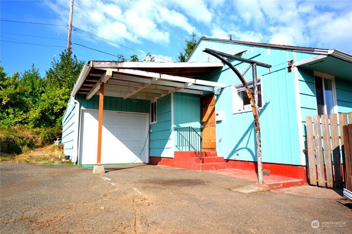 Property Photo:  2404 N Wycoff Avenue  WA 98312 