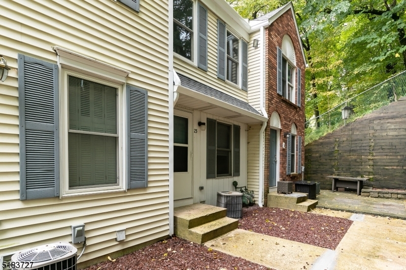 Property Photo:  23 Colonial Ct 23  NJ 08829 