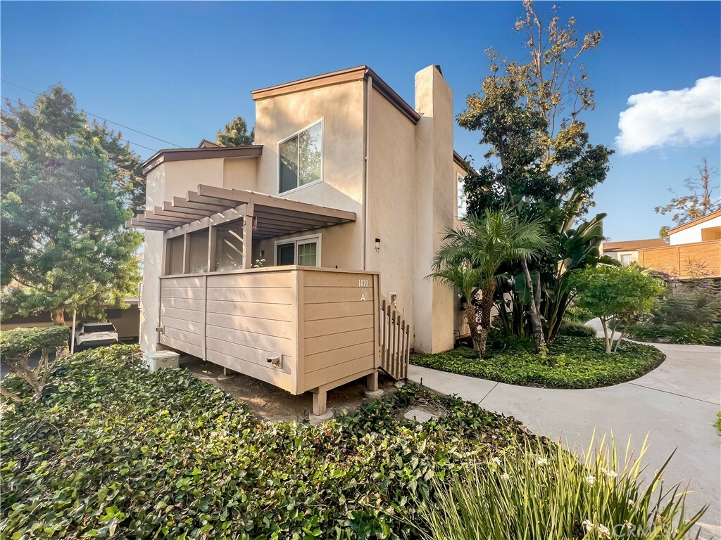 Property Photo:  1470 Cabrillo Park Dr A  CA 92701 