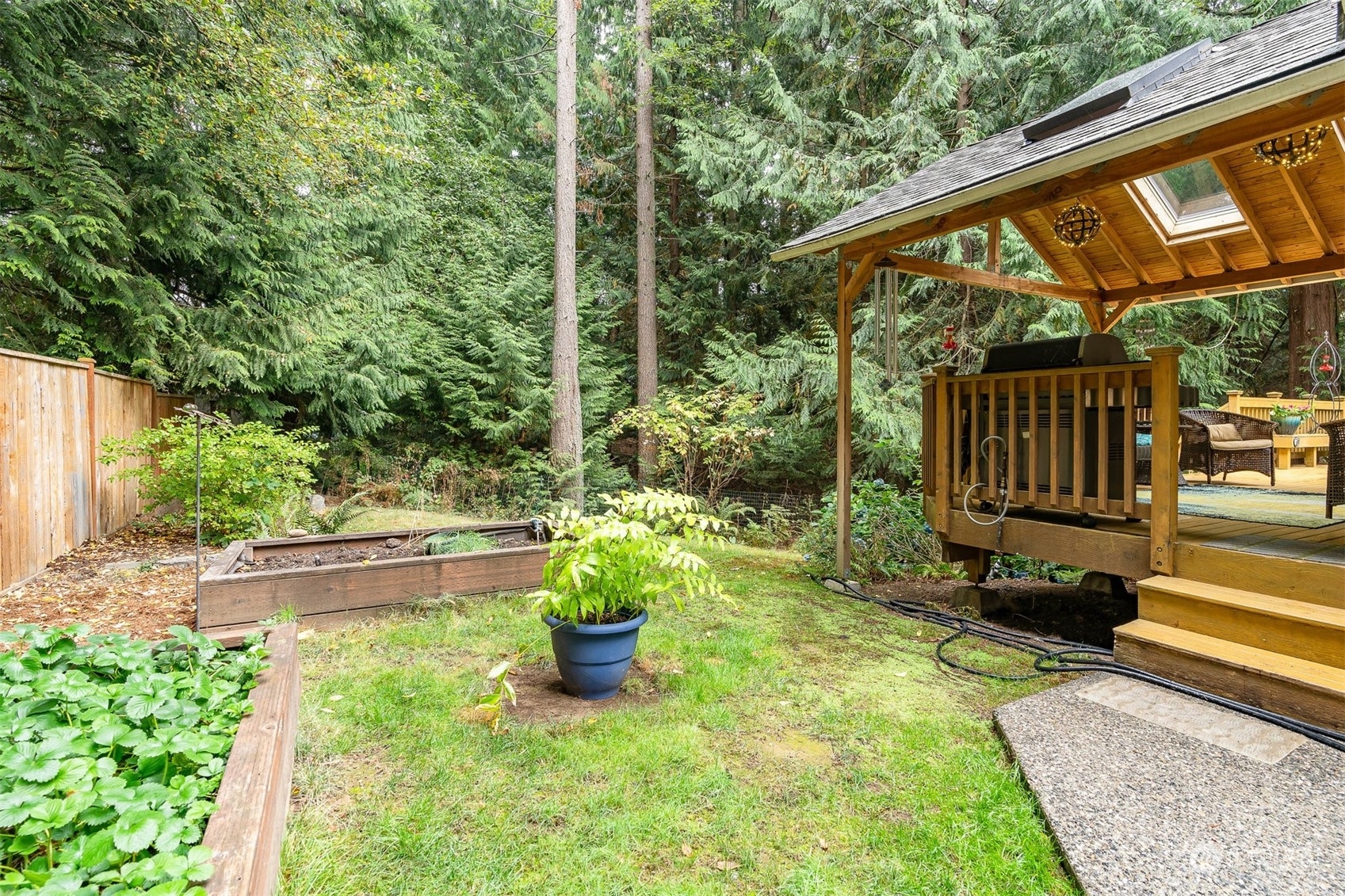 Property Photo:  723 106th Place SE  WA 98208 