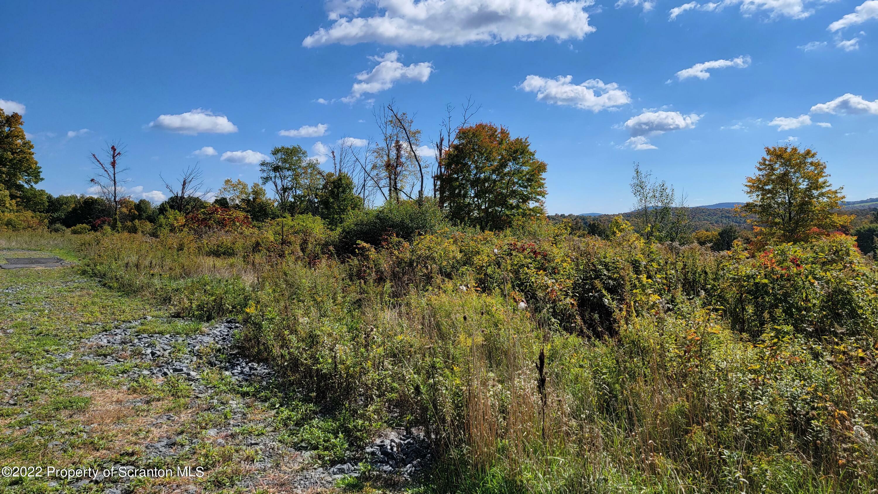 Property Photo:  44 Highpoint Dr  PA 18419 