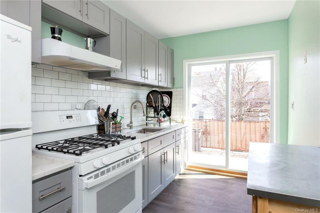 Property Photo: 1416 Merry Avenue NY 10461