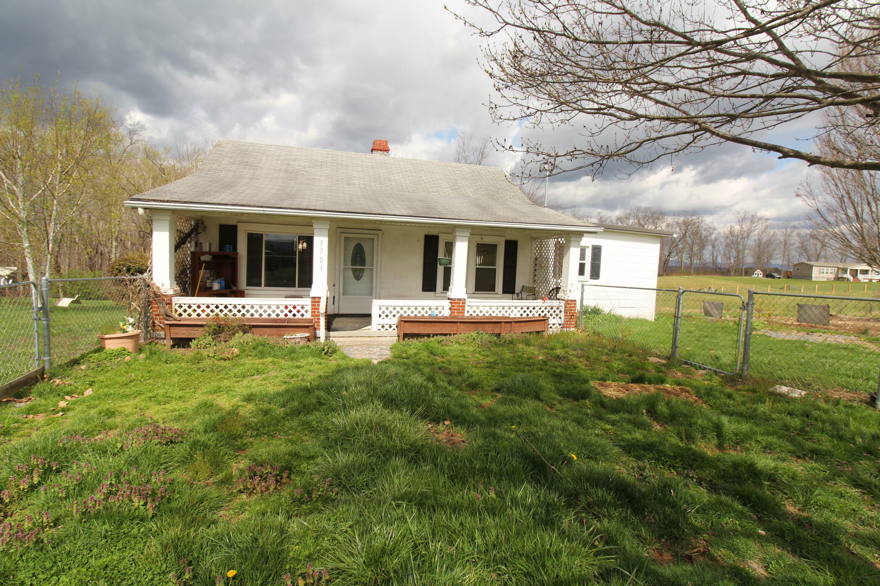 Property Photo:  1701 Orchard Rd  WV 24918 