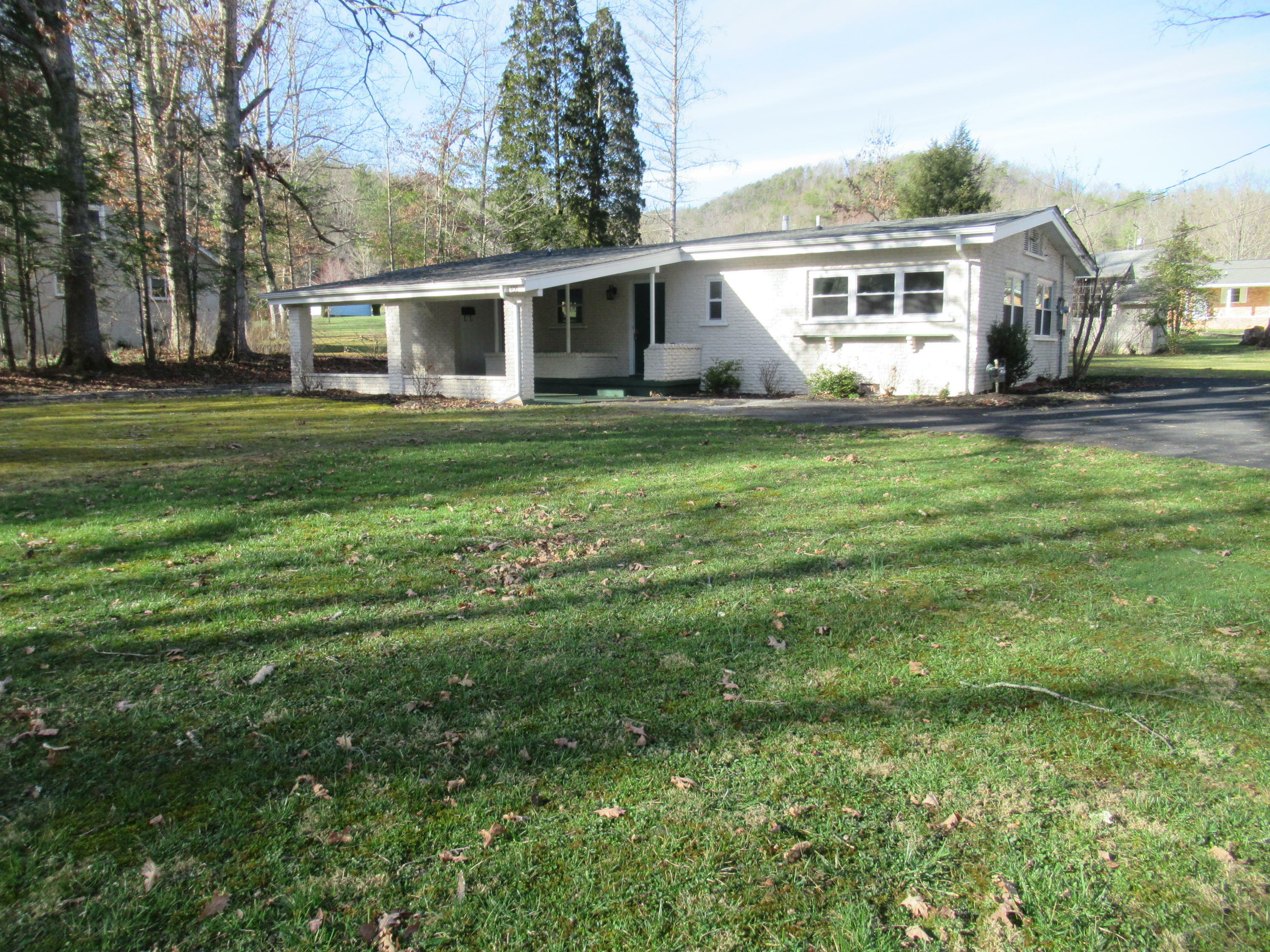 Property Photo: 406 Villa Avenue WV 24986