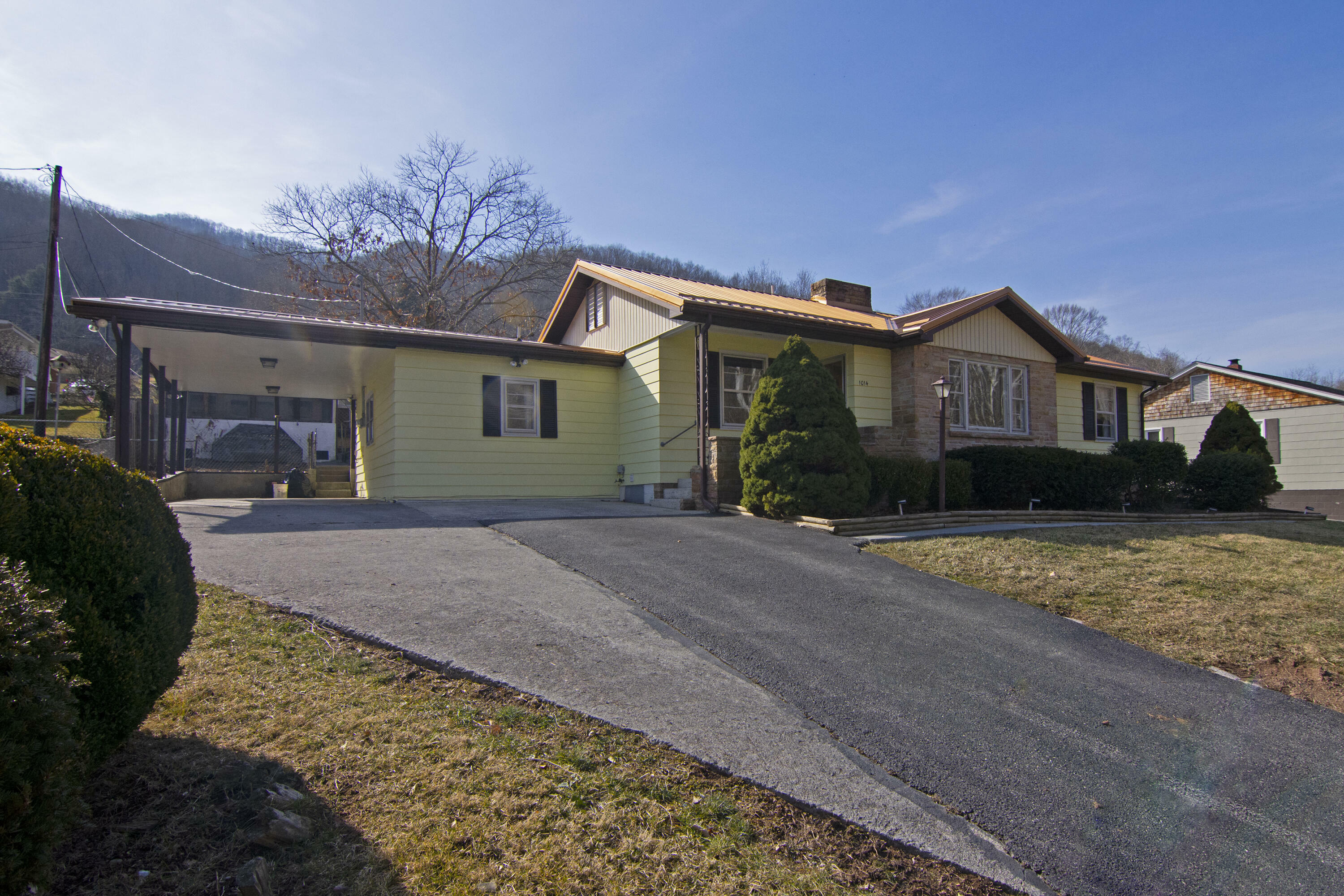 Property Photo:  1014 Greenbrier Dr  WV 25951 